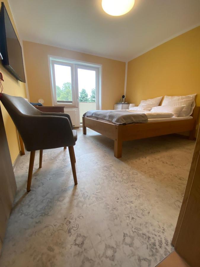 Vorsicht Hotel Deyelsdorf Bagian luar foto