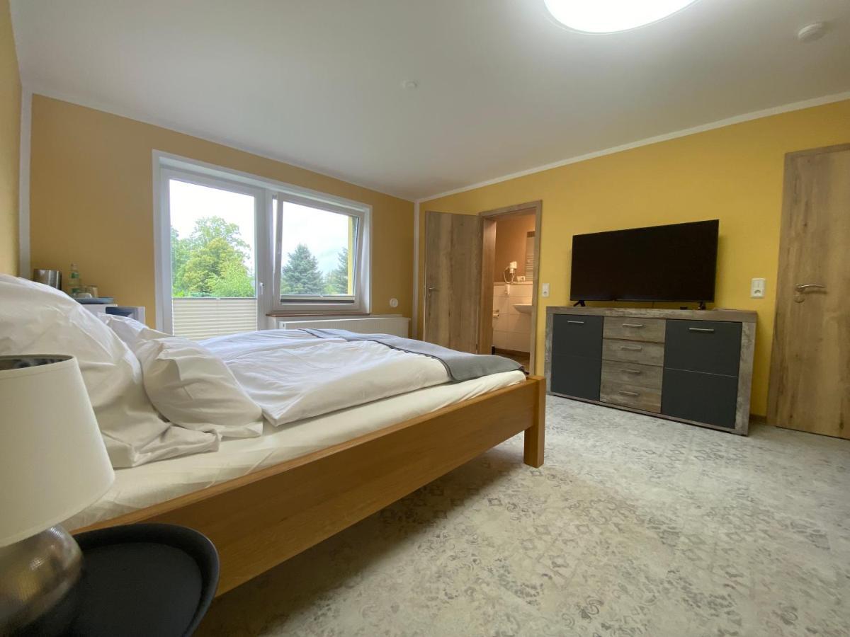 Vorsicht Hotel Deyelsdorf Bagian luar foto